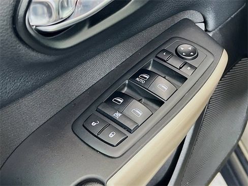 Used 2018 Jeep Cherokee Latitude image 16