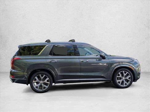 Used 2022 Hyundai Palisade Limited w/ Winter Package FWD image 4