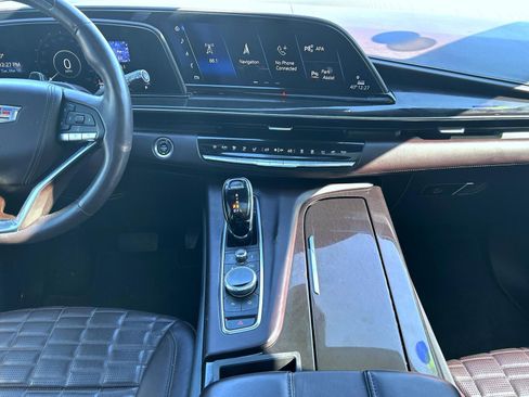 Used 2021 Cadillac Escalade ESV Sport Platinum image 16