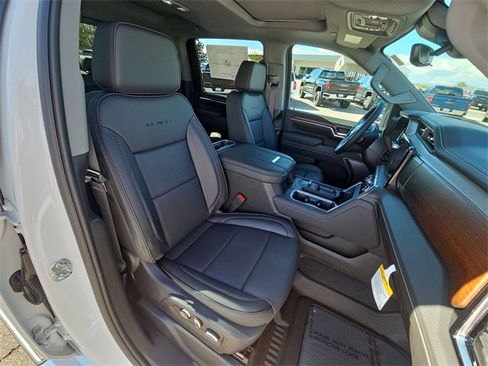 New 2025 GMC Sierra 3500 Denali w/ Denali Reserve Package image 17