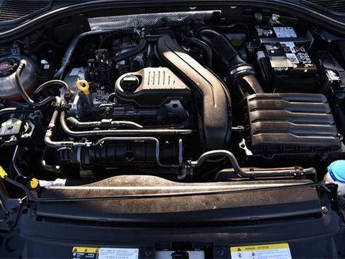 Certified 2025 Volkswagen Jetta SE w/ Sunroof Package image 25