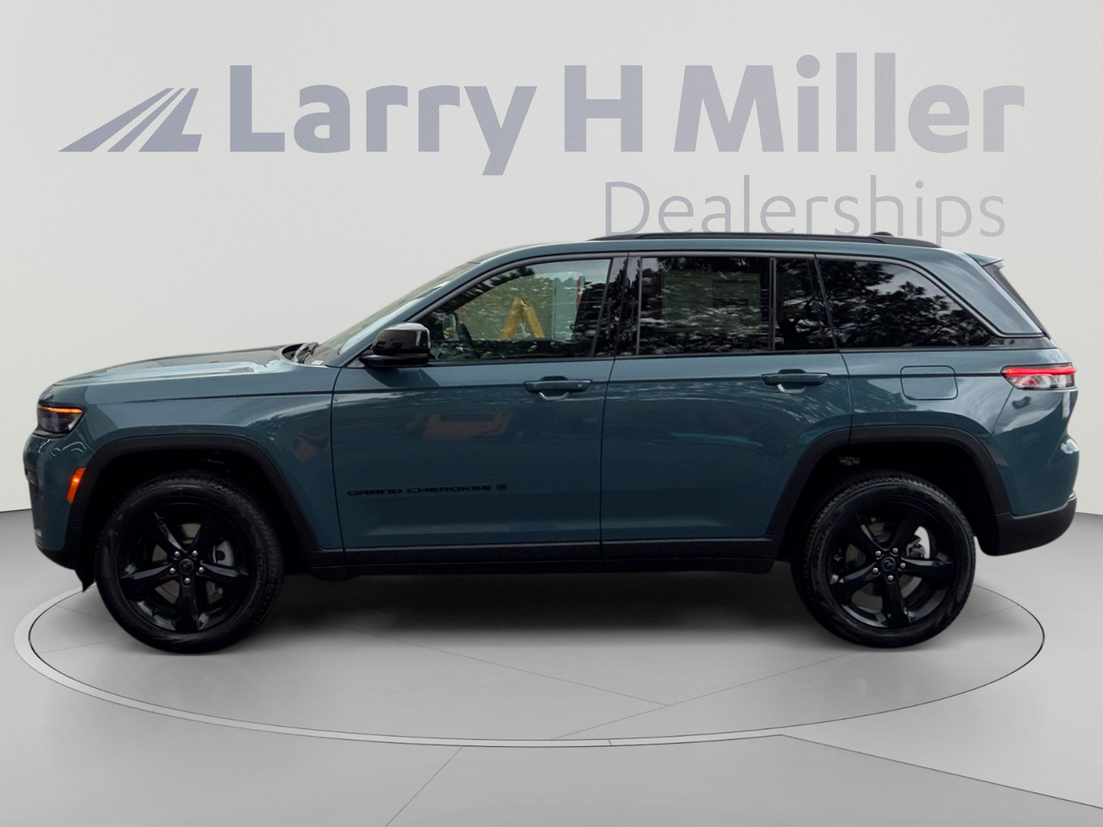 New 2027 Jeep Grand Cherokee Limited w/ Limited Altitude Package AWD/4WD image 2