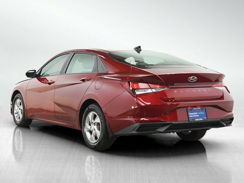 Certified 2023 Hyundai Elantra SE FWD image 3