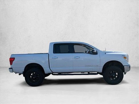 Used 2019 Nissan Titan SV w/ SV Convenience Package AWD/4WD image 4