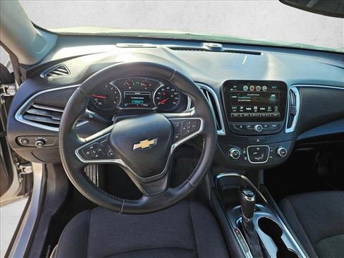 Used 2017 Chevrolet Malibu LT w/ Driver Confidence Package image 16
