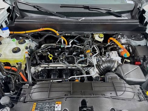 Certified 2024 Ford Maverick Lariat image 34