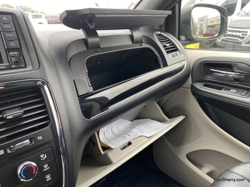 Used 2019 Dodge Grand Caravan SXT FWD image 43