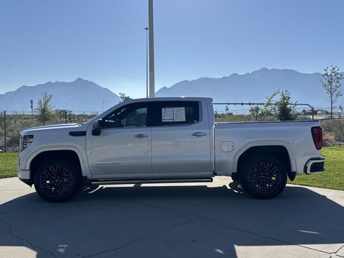 Used 2022 GMC Sierra 1500 Denali Ultimate AWD/4WD image 2