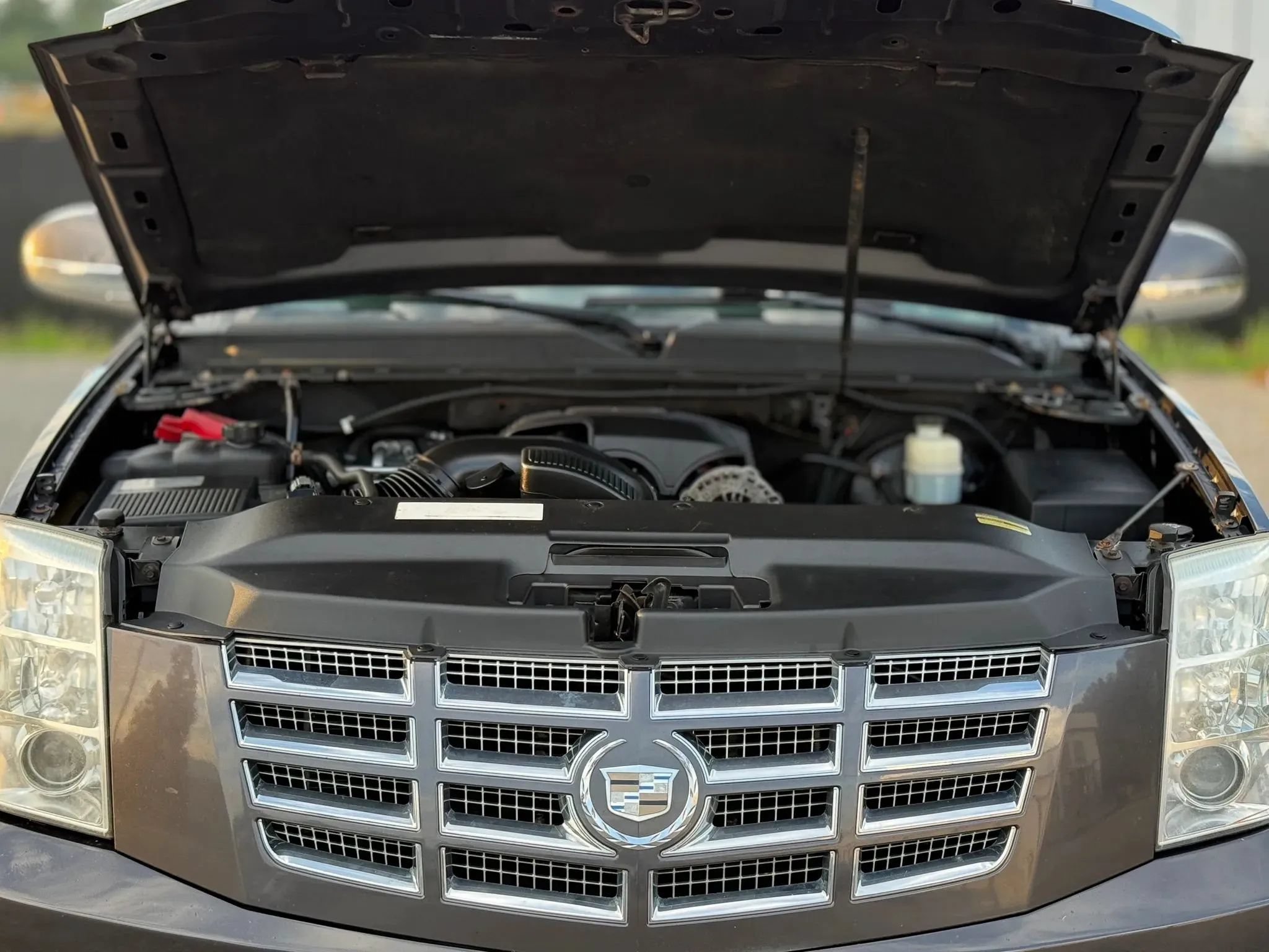Used 2010 Cadillac Escalade AWD image 27