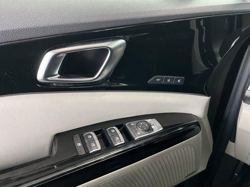 Used 2022 Kia Carnival SX Prestige FWD image 6