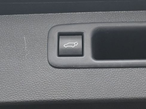 Used 2023 Toyota Highlander XLE AWD/4WD image 33