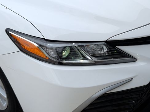 Used 2022 Toyota Camry LE image 6