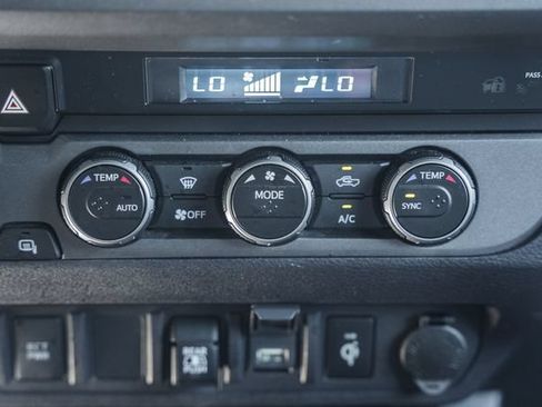 Used 2021 Toyota Tacoma TRD Off-Road AWD/4WD image 33