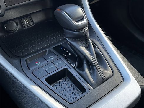 Used 2023 Toyota RAV4 XLE Premium image 17