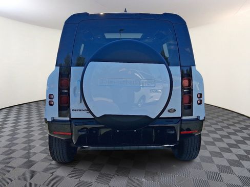 Used 2023 Land Rover Defender 110 X-Dynamic SE image 3