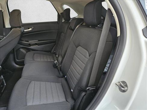 Used 2024 Ford Edge SE image 12