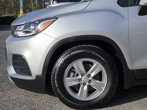 Certified 2022 Chevrolet Trax LT w/ LT Convenience Package image 8