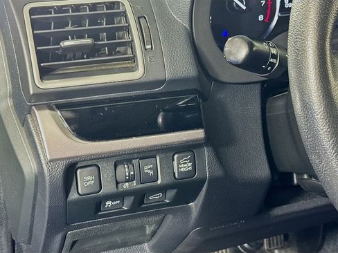 Used 2017 Subaru Forester 2.5i Touring AWD/4WD image 10