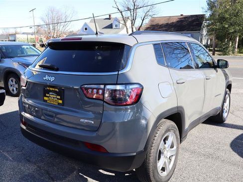 Used 2024 Jeep Compass Latitude image 5
