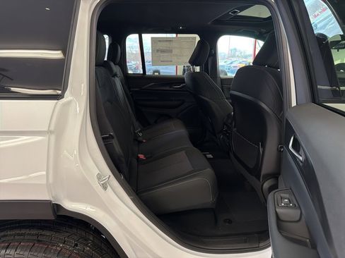 New 2025 Jeep Grand Cherokee Laredo X image 28