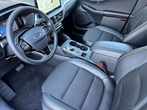 New 2025 Ford Escape SE image 9