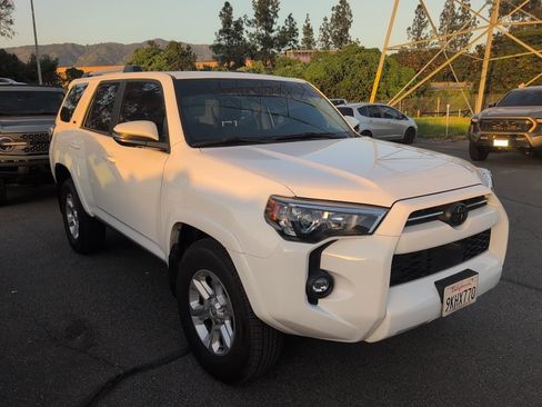 Used 2023 Toyota 4Runner SR5 Premium image 3