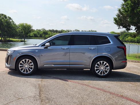 Used 2021 Cadillac XT6 Premium Luxury FWD image 3