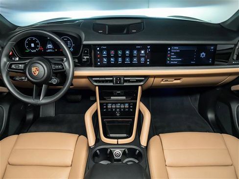 Certified 2025 Porsche Cayenne AWD/4WD image 25