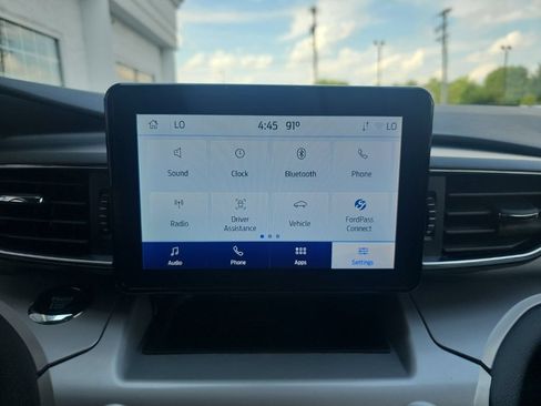 Used 2022 Ford Explorer XLT w/ Equipment Group 202A AWD/4WD image 17