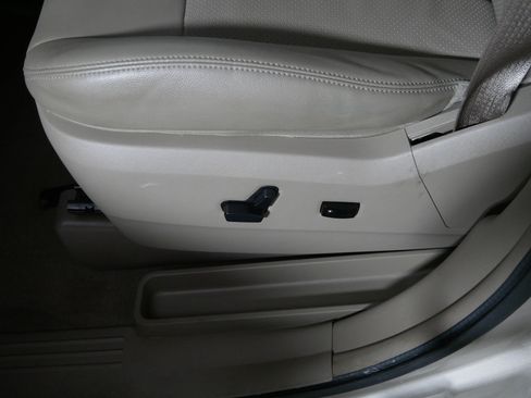 Used 2013 Chrysler Town & Country Touring-L w/ Driver Convenience Group FWD image 20