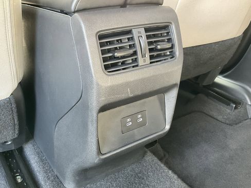 Used 2025 Nissan Rogue SV image 33