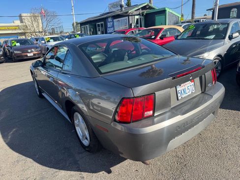 Used 2004 Ford Mustang Base 2dr Fastback image 4