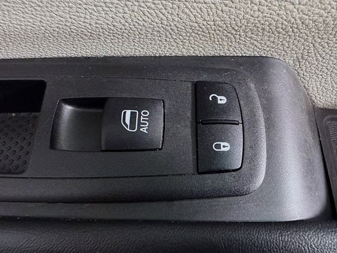 Used 2024 Chrysler Pacifica Limited image 29