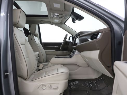 Used 2023 GMC Yukon XL Denali w/ Denali Reserve Package image 11