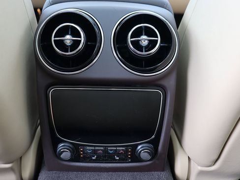 Used 2014 Jaguar XJ image 23