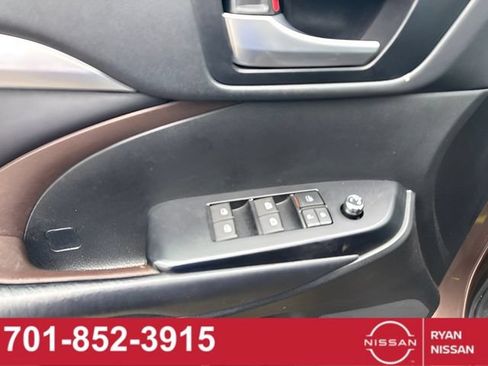 Used 2018 Toyota Highlander XLE AWD/4WD image 6