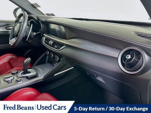 Used 2022 Alfa Romeo Stelvio Veloce image 32