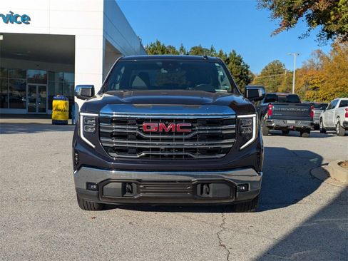 Used 2024 GMC Sierra 1500 SLT image 3