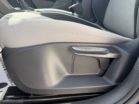 Certified 2022 Volkswagen Taos S image 4