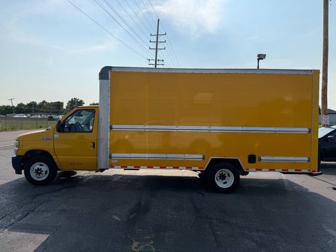 Used 2022 Ford E-350 and Econoline 350 Super Duty RWD image 1