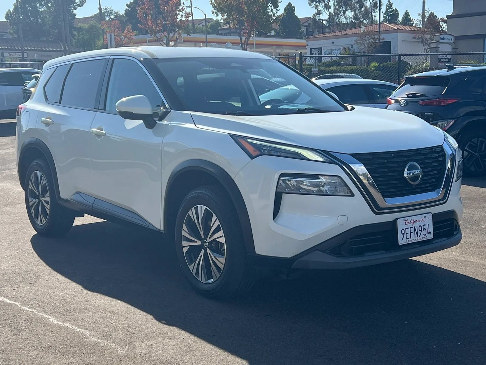 Used 2021 Nissan Rogue SV AWD/4WD image 3