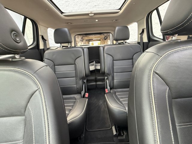 Used 2020 GMC Acadia Denali w/ Technology Package AWD/4WD image 34