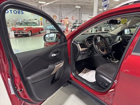 Used 2017 Jeep Cherokee Latitude w/ Comfort/Convenience Group image 11