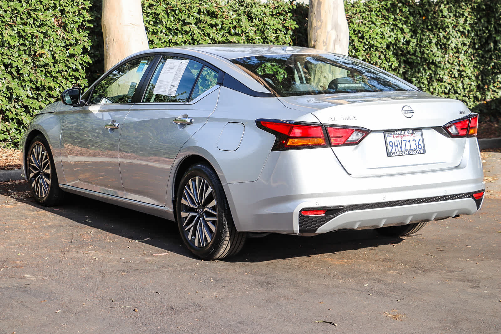 Used 2024 Nissan Altima 2.5 SV FWD image 8