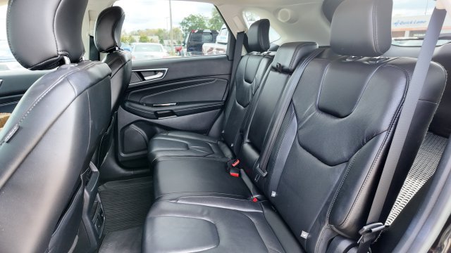 Used 2019 Ford Edge Titanium w/ Cold Weather Package AWD/4WD image 11