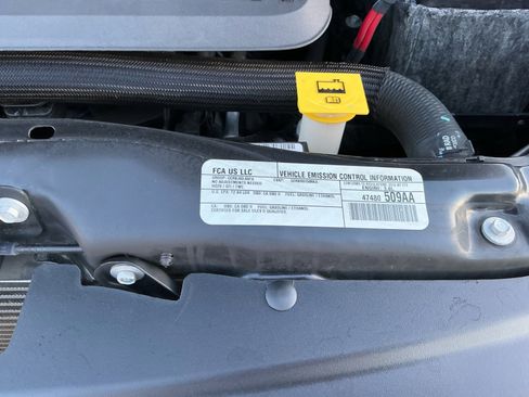 Used 2016 Chrysler Town & Country Limited image 24