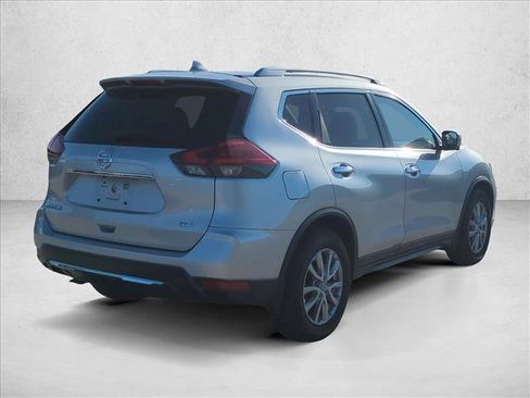 Used 2018 Nissan Rogue SV w/ Premium Package image 5