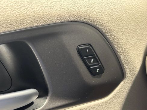 Used 2024 Chrysler Pacifica Touring-L FWD image 29