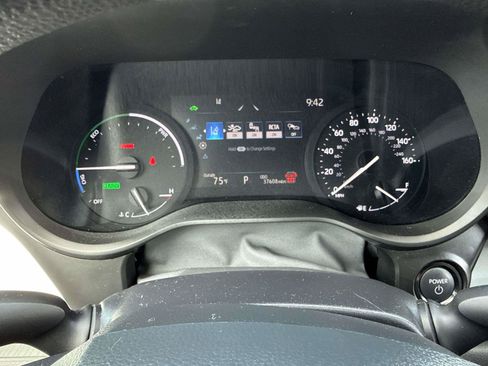 Used 2025 Toyota Sienna LE FWD image 25