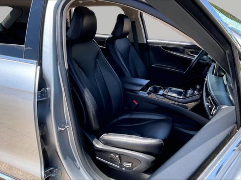 Used 2023 Lincoln Nautilus AWD w/ Premium Package image 9